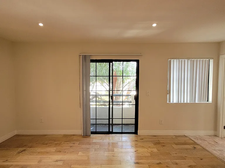 New Hampshire Apartments — Photo 36