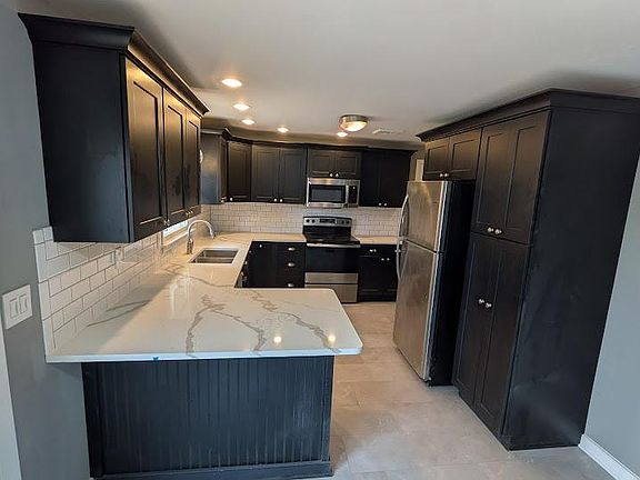 4th image of 13 Randall Dr