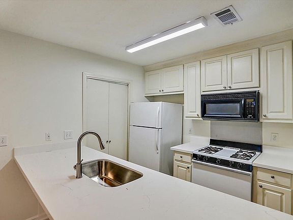 3rd image of 103 Caribbean Villas Dr #103A