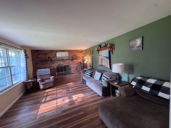 5th image of 585 Brunswick Dr