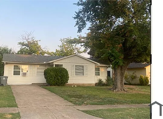 12110 Hoblitzelle Dr — Photo 1