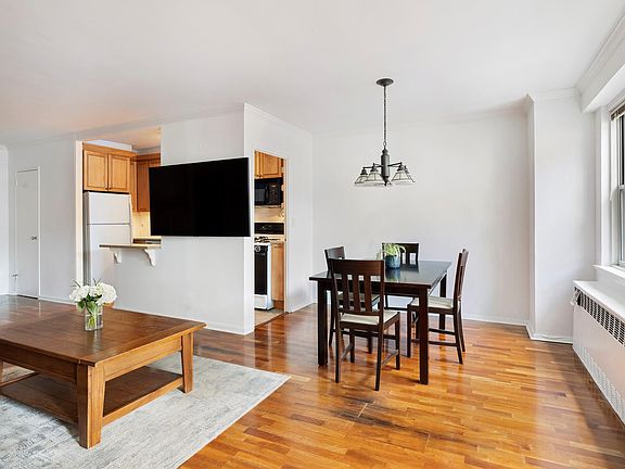 3rd image of 300 E 71st St APT 5J