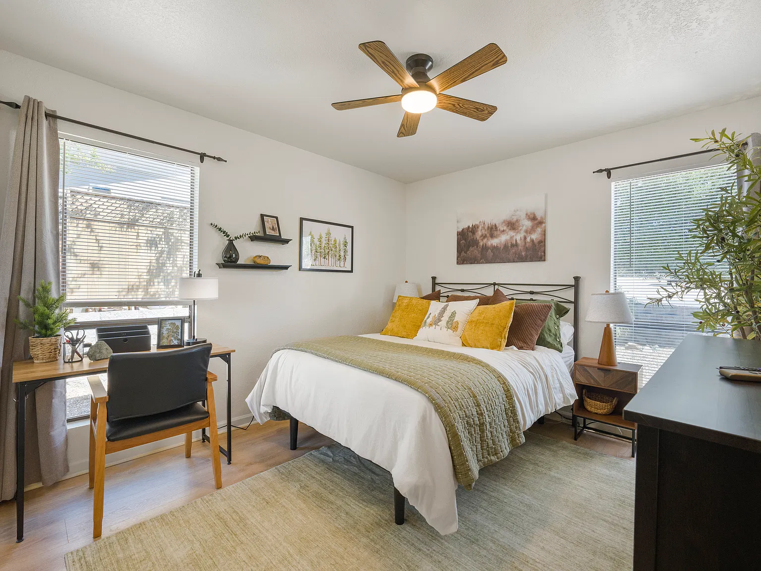 3 bed, 1346 sqft, $5,299 — Photo 2