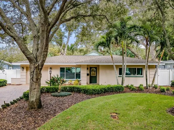 8237 Yardley Ave N, Saint Petersburg, FL 33710