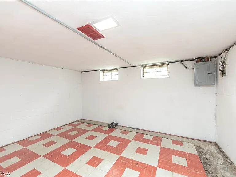 23721 Greenlawn Ave — Photo 38
