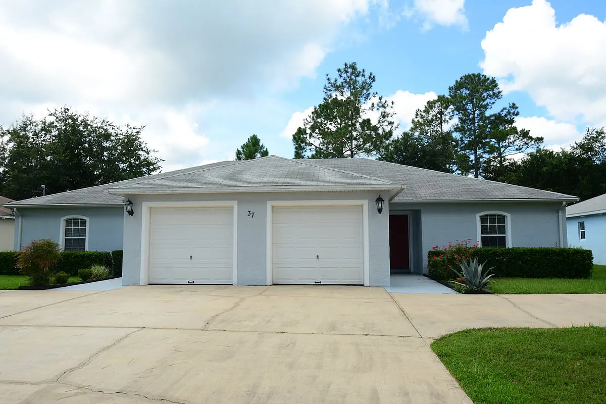 37 Eton Ln B — Photo 1