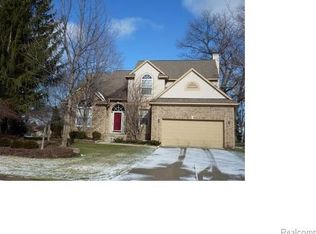 1711 Dogwood Trl, Walled Lake, MI 48390