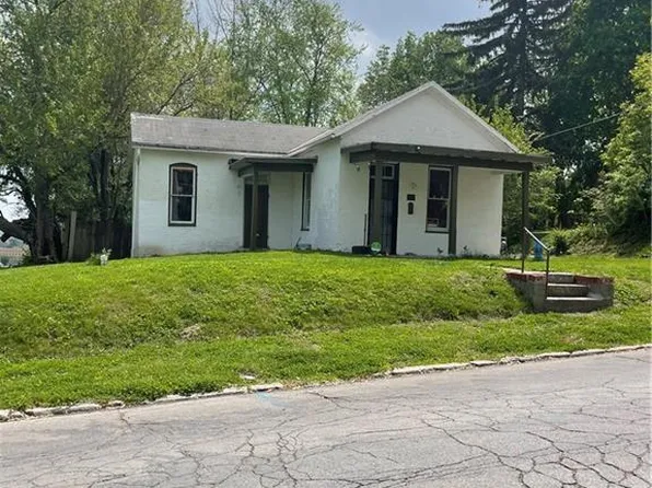 822 Hall St, Saint Joseph, MO 64501