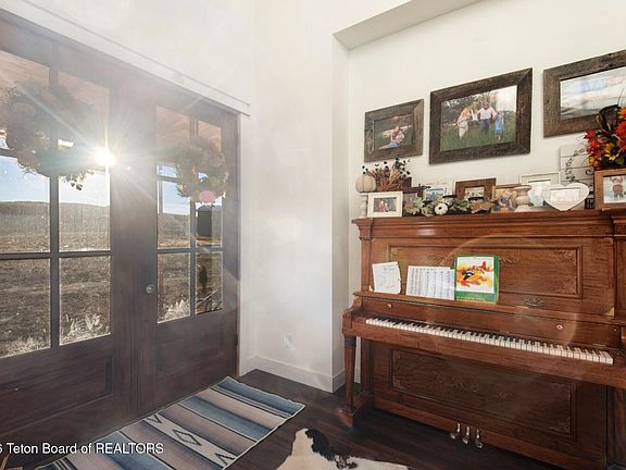 5th image of 1282 Paradise Rd