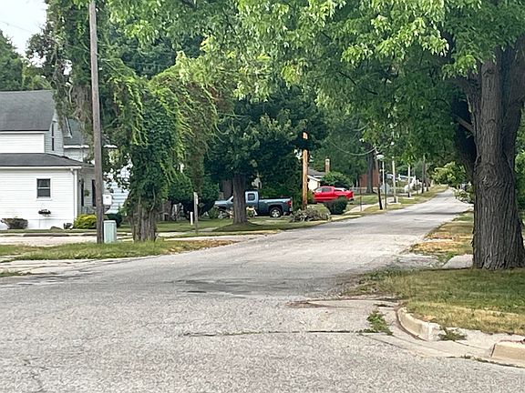5th image of W Maple St