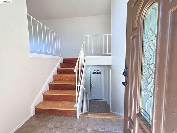 3rd image of 2873 Oxford Ave