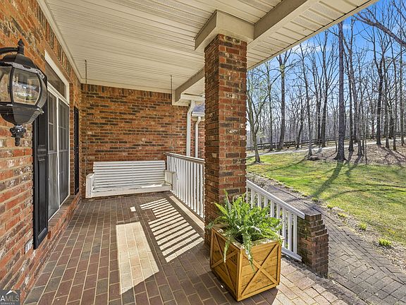 4th image of 401 Herrin Rd