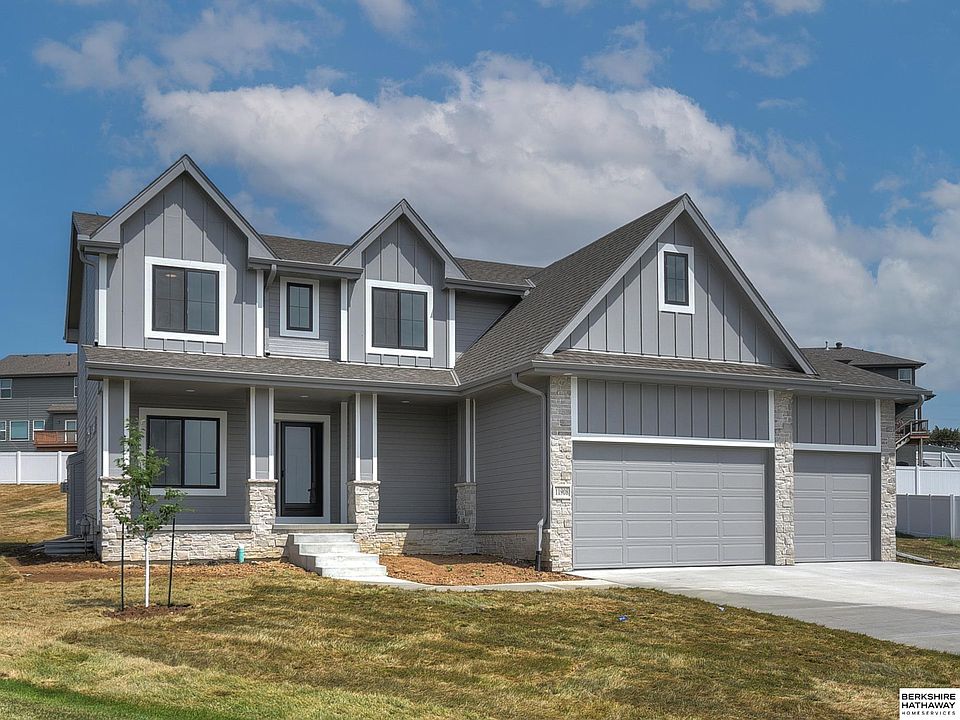1st image of 11908 S 111 Avenue Cir