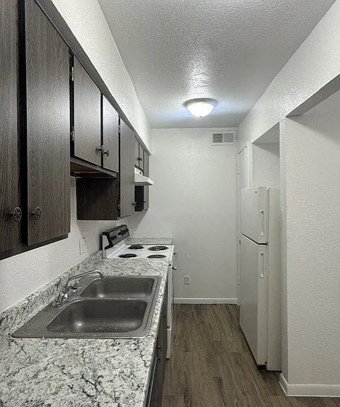 Pine Ridge Apartments — Photo 22