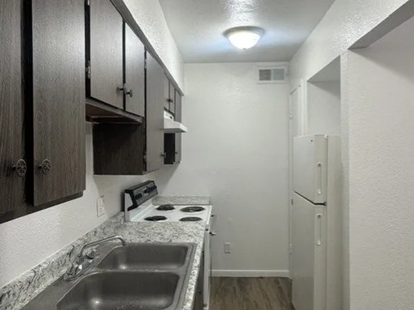 Pine Ridge Apartments