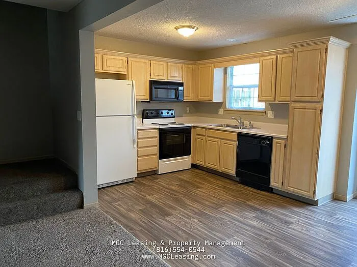 2 bed, 2.5 bath, 1350 sqft, $1,250 — Photo 2