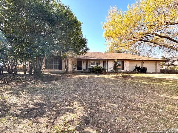 522 Golfcrest Dr, Windcrest, TX 78239