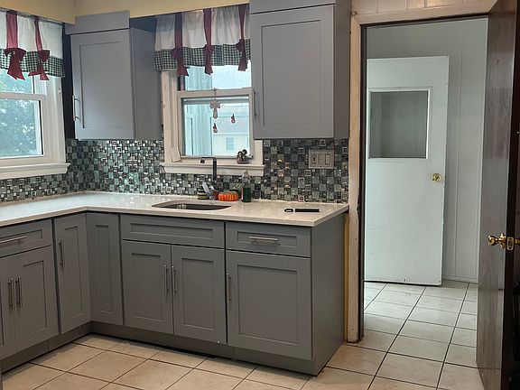 4th image of 355 Main St Floor 2