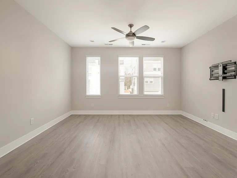 554 W End Dr — Photo 12