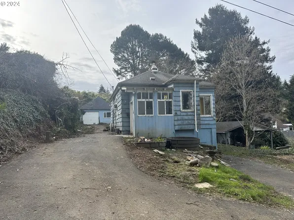 949 N 8th St, Coos Bay, OR 97420