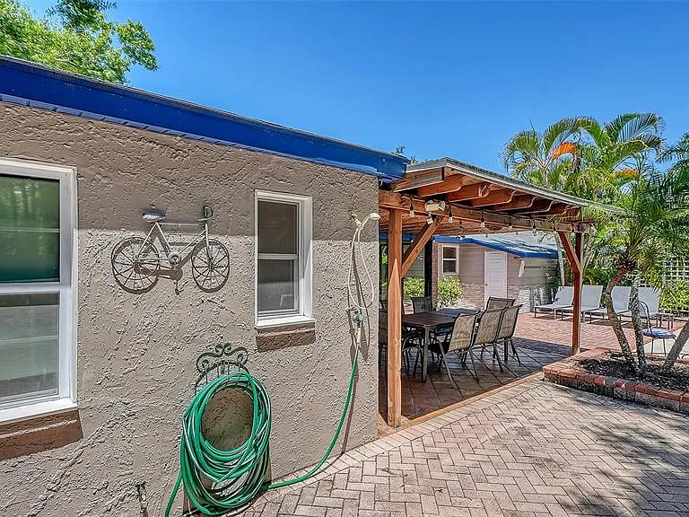 1127 S Osprey Ave — Photo 47