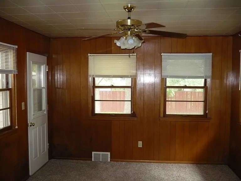 543 Locust St — Photo 8