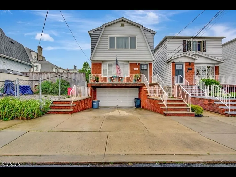 25 Linden St #2 — Photo 11