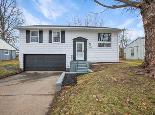 1336 Southlea Dr, South Bend, IN 46628