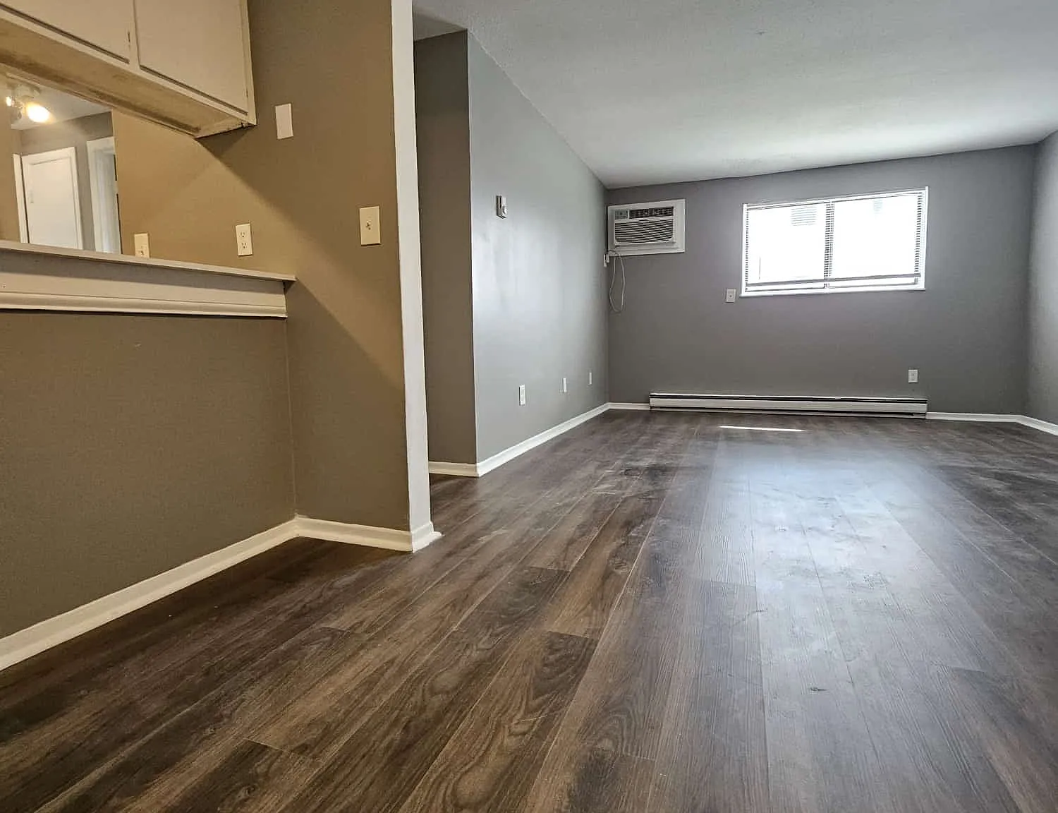120 - 124 Fox Hill Lane — Photo 3
