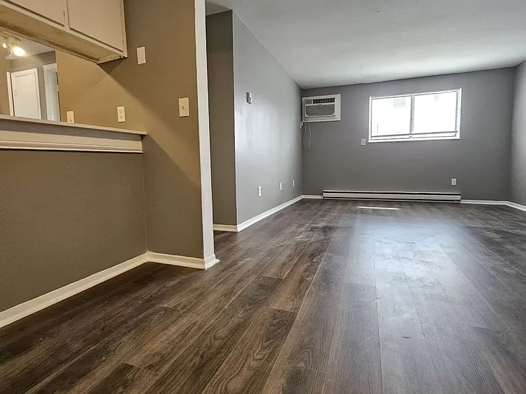 120 Fox Hill Ln — Photo 3