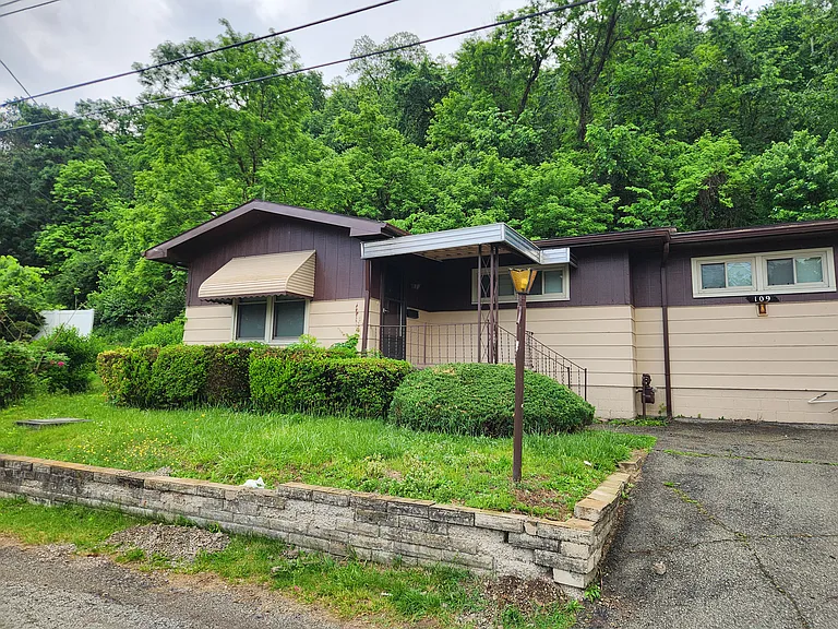 109 Fern Way — Photo 1
