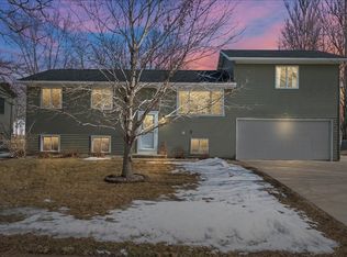 1201 N 5th St, Manchester, IA 52057