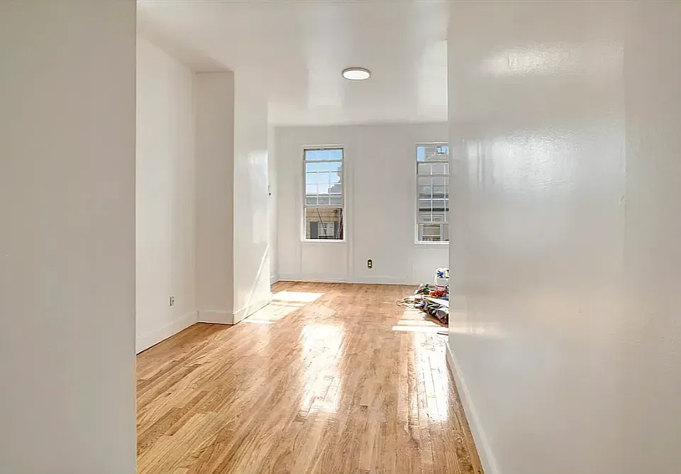 81 N 7th St #3L
