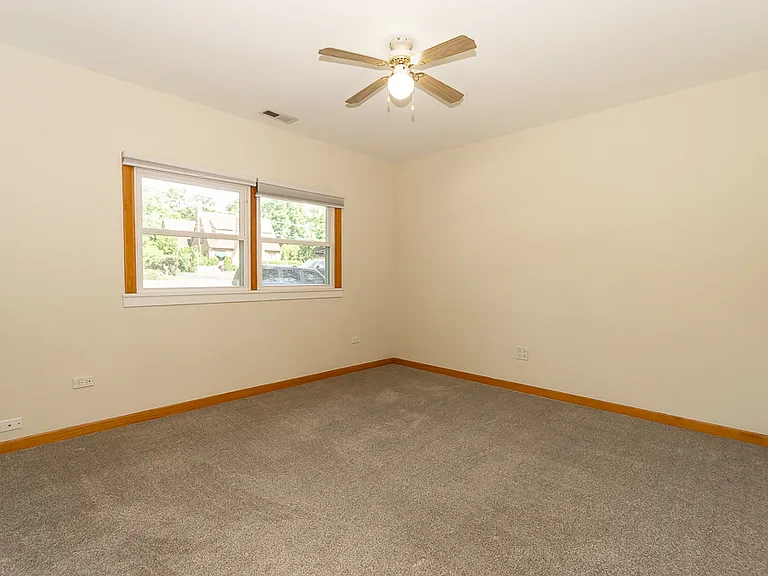 4N036 Wood Dale Rd — Photo 11