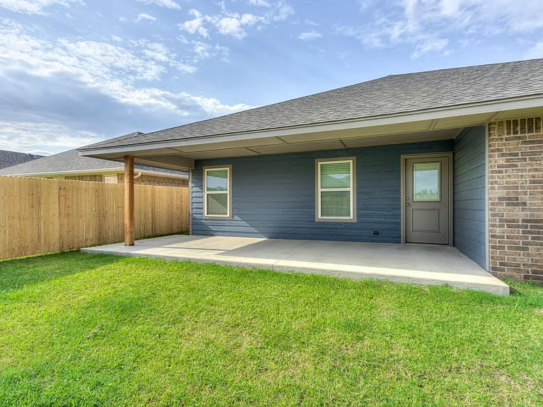 10653 SW 18th St — Photo 34