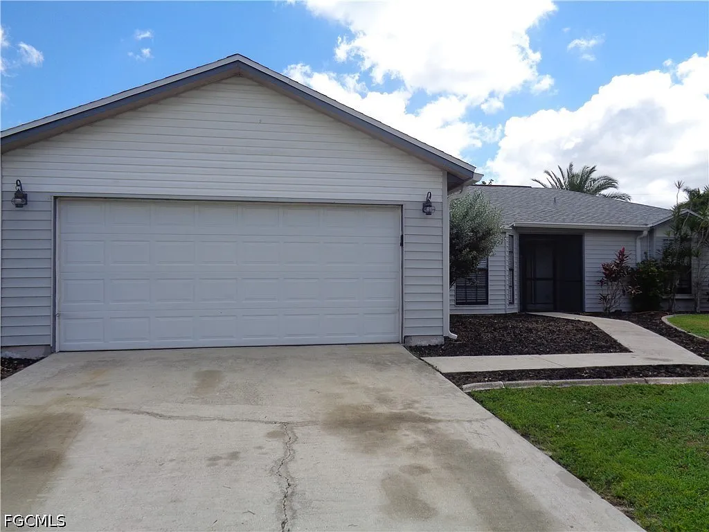 3 bed, 2.0 bath, 1502 sqft, $1,850 — Photo 2