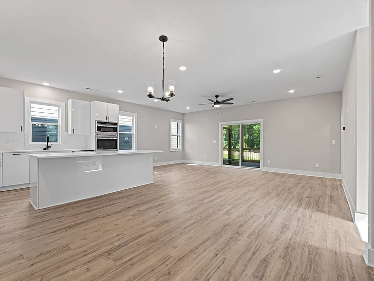 215 Summer Breeze Dr — Photo 12