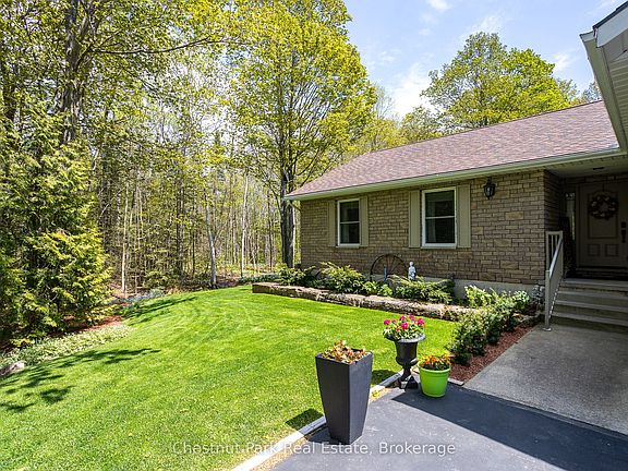 5th image of 64 Maple Golf Cres