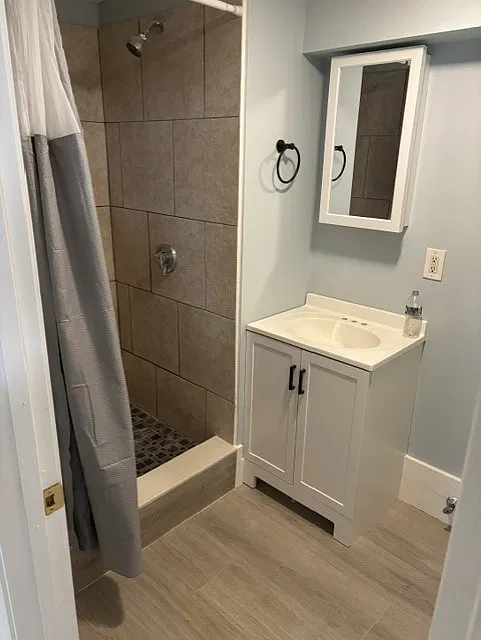 2 bed, 700 sqft, $2,400 — Photo 4