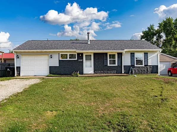 2227 Northridge Ln, Washington, IL 61571