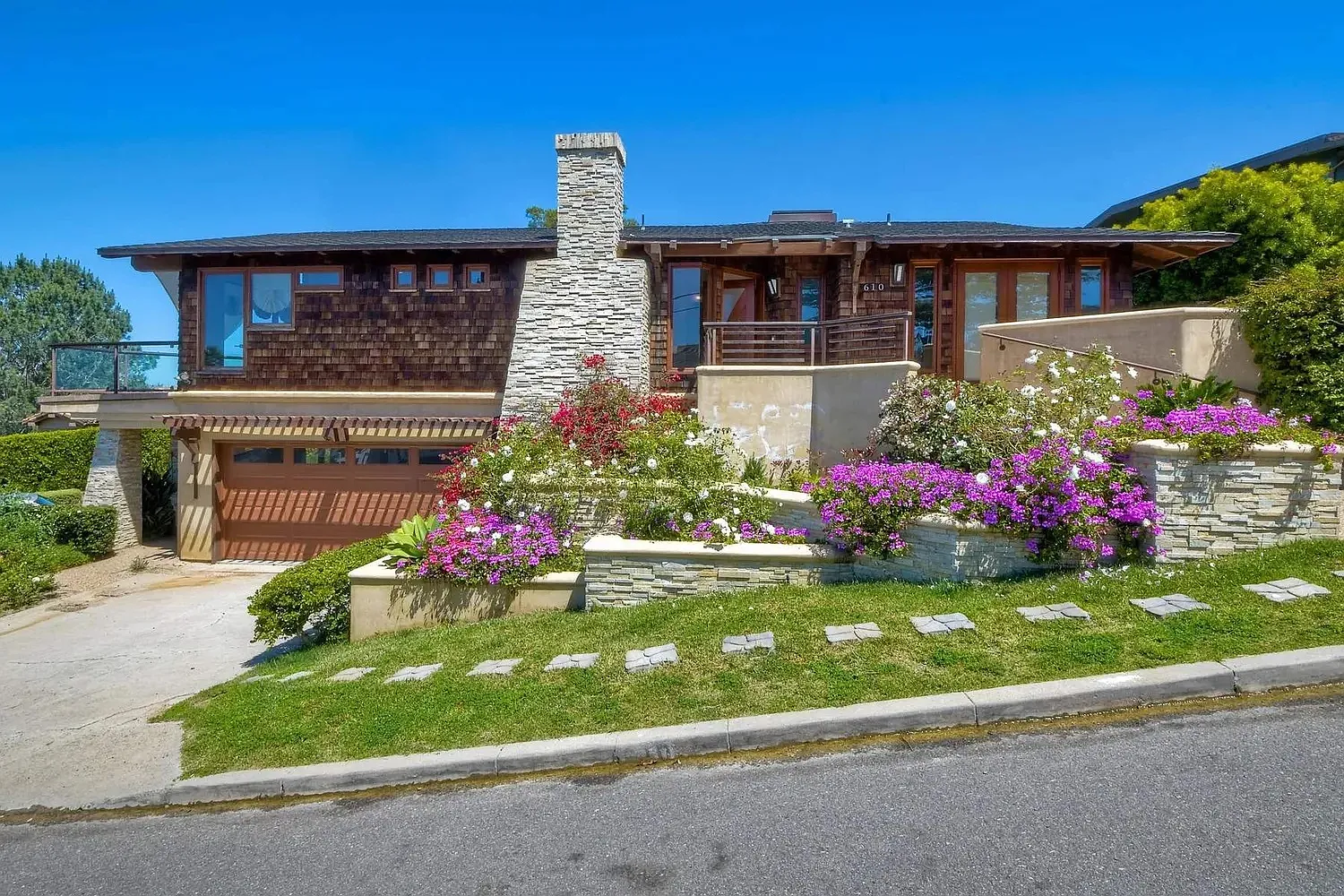 610 Amphitheatre Drive — Photo 2