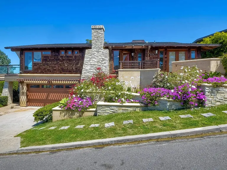 610 Amphitheatre Dr — Photo 3