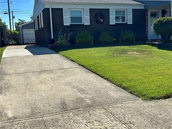 3rd image of 181 Brookmoor Dr