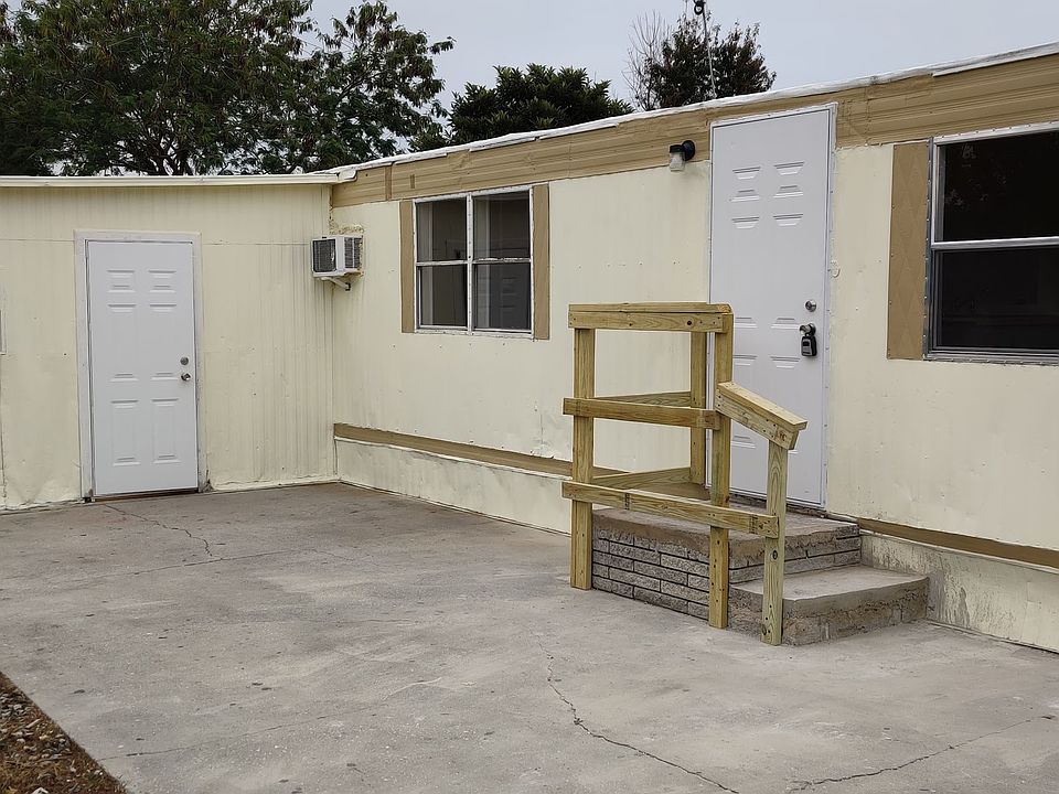 1st image of 926 Laurie Ln
