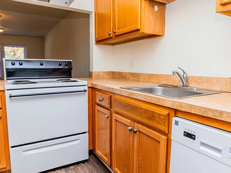 Gardenwood Apartments — Photo 9