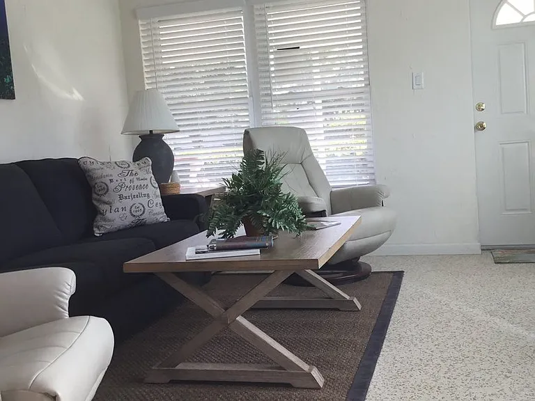 812 Harbor Dr S — Photo 3