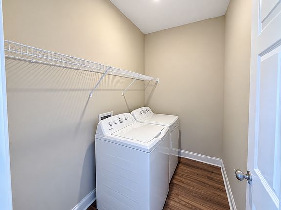 4th image of 224 Waybill Cir