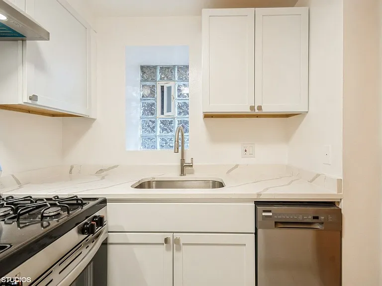 1363 W Sunnyside Ave #G — Photo 8