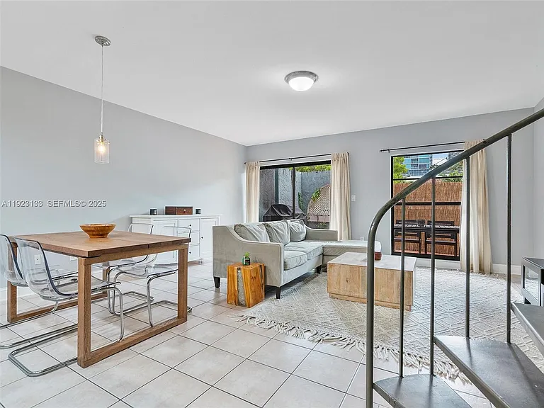 515 NE 38th St #10 — Photo 38
