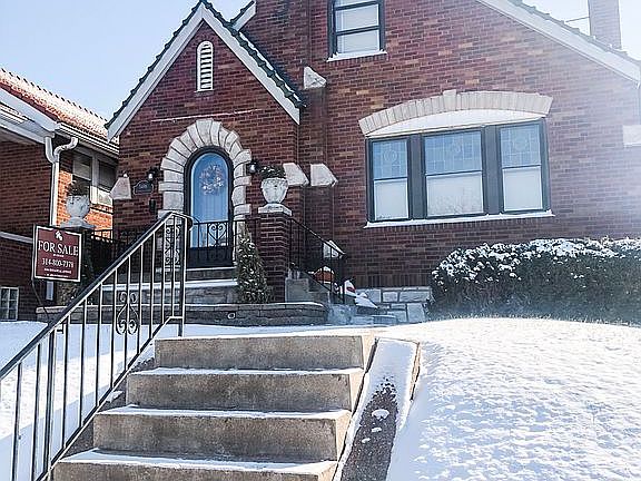 3rd image of 5446 Botanical Ave
